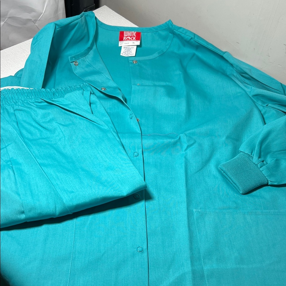 New Scrubs White Rock Teal Snap Up Jacket and Pants Size XLarge